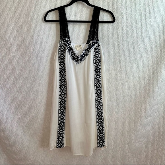 La Hearts Dresses & Skirts - La Hearts Women's Boho White & Black Lace Strap Dress Size: Large NWT